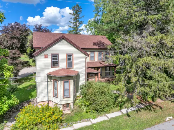 N8120 Franklin Rd, Herman, WI 53073