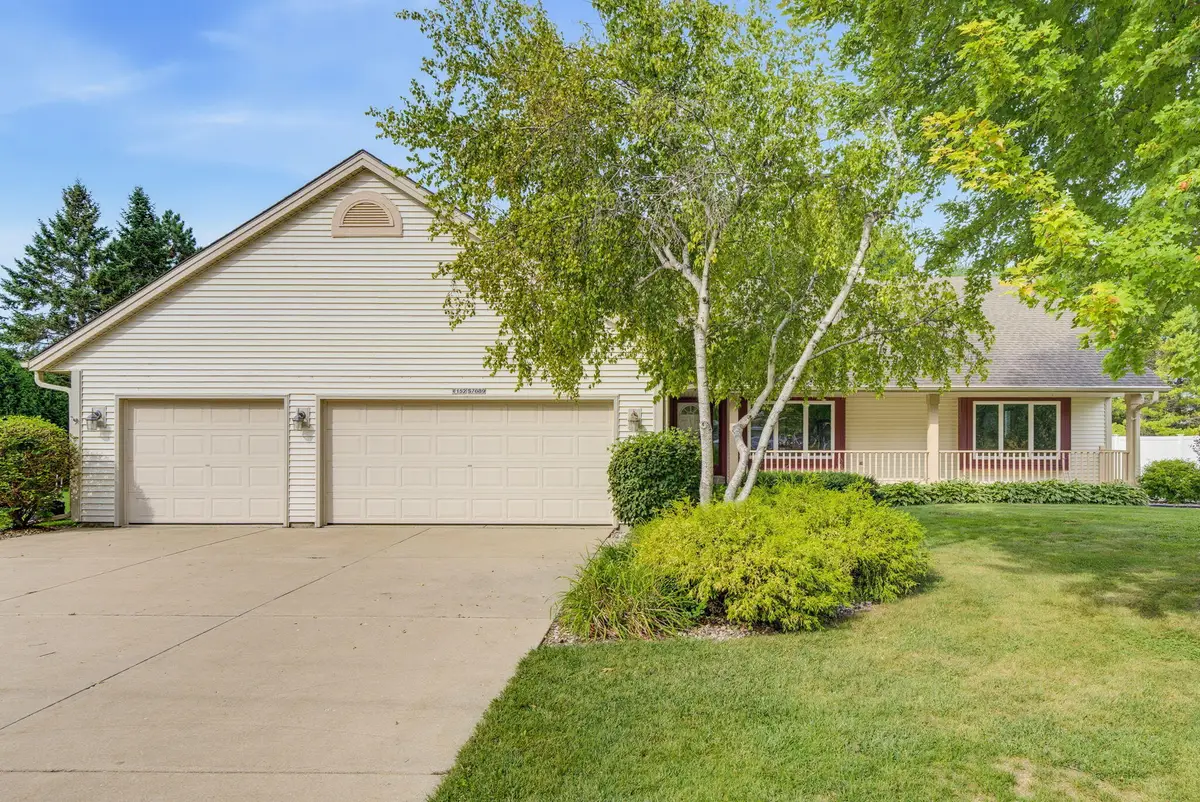 W152S7689 Mystic Dr, Muskego, WI 53150 - #1