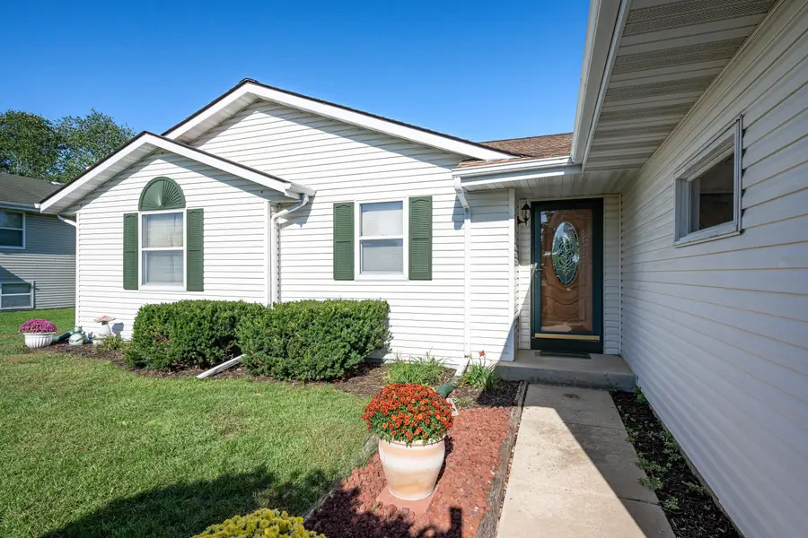 1735 Thomas Dr, East Troy, WI 53120 - #2