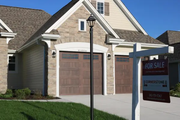W214N4946 Casey Ct, Menomonee Falls, WI 53051