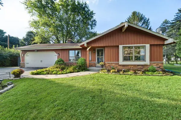 3606 E Norport Dr, Port Washington, WI 53074