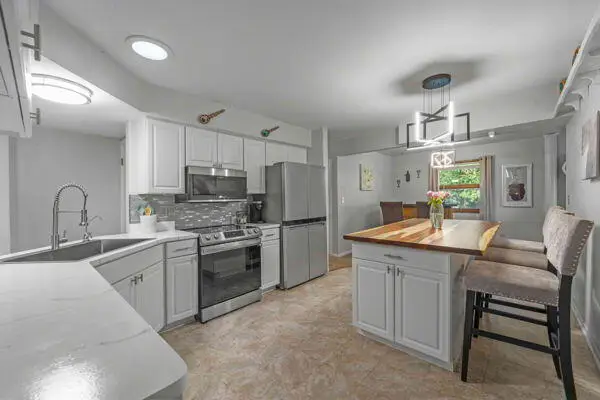 3606 E Norport Dr, Port Washington, WI 53074 - #3