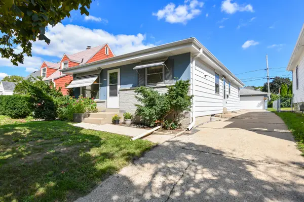 2152 S 98th St, West Allis, WI 53227