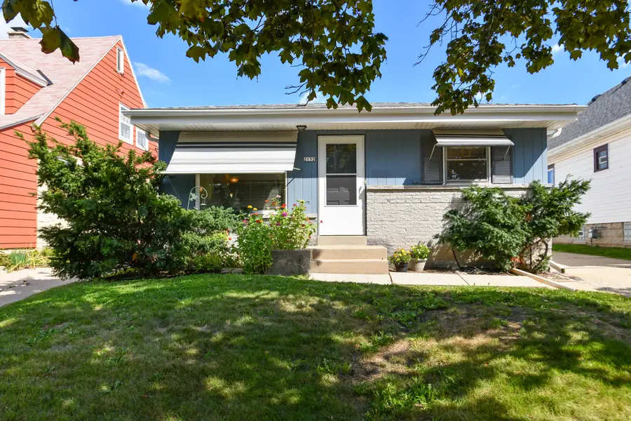 2152 S 98th St, West Allis, WI 53227 - #2