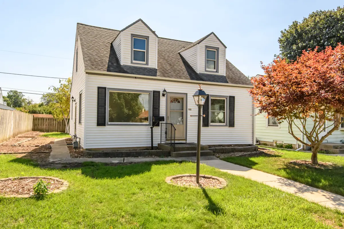 921 E Howard Ave, Milwaukee, WI 53207 - #1