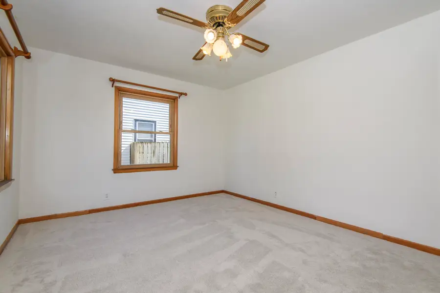 921 E Howard Ave, Milwaukee, WI 53207 - #3