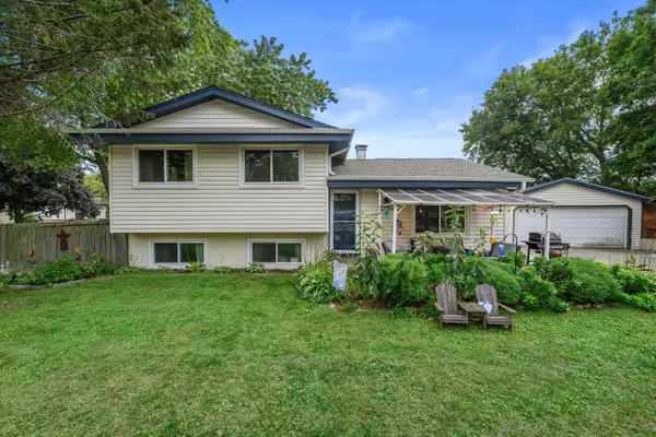 2645 Holly Grove Ct, Caledonia, WI 53402