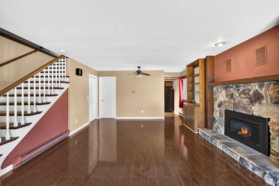 445 W Chestnut St, Burlington, WI 53105 - #3