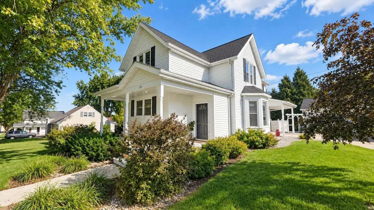 124 S Columbia St, Chilton, WI 53014 - #1