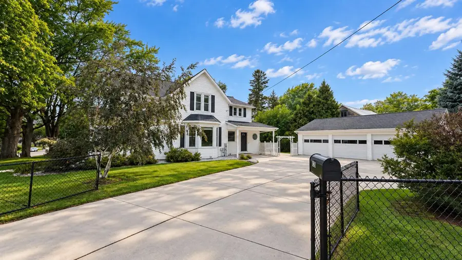 124 S Columbia St, Chilton, WI 53014 - #3