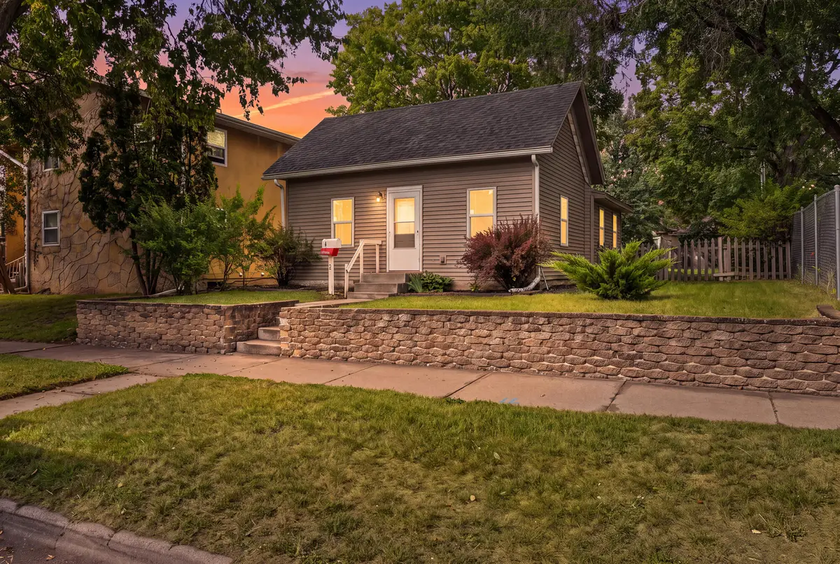 421 Caledonia St, La Crosse, WI 54603 - #1