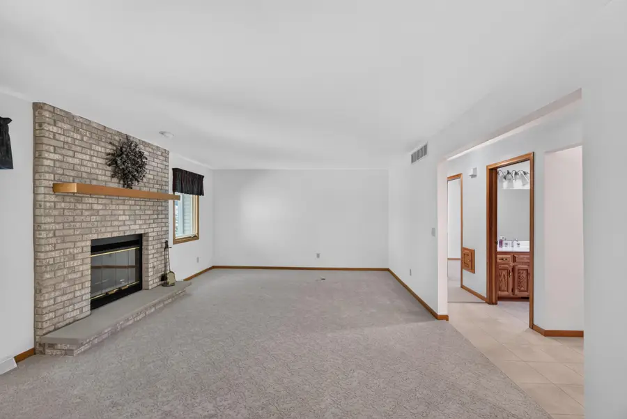808 Schloemer Dr, West Bend, WI 53095 - #2