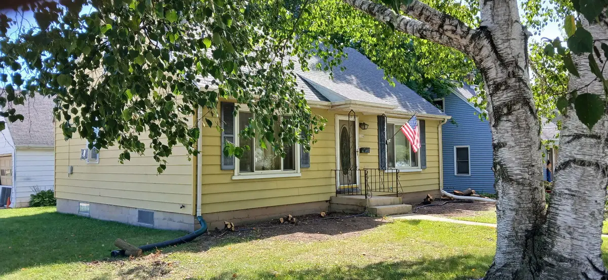 1104 6th Ave, Grafton, WI 53024 - #1