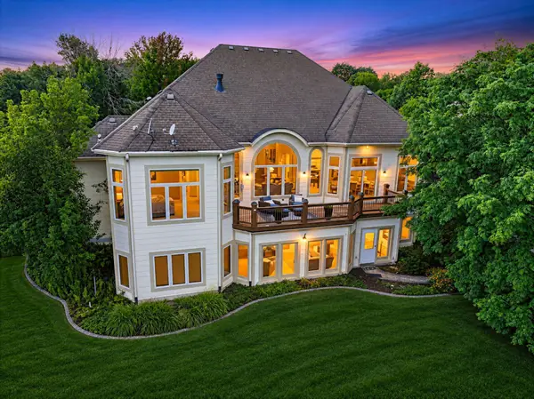 W213N5230 Golfview Dr, Menomonee Falls, WI 53051
