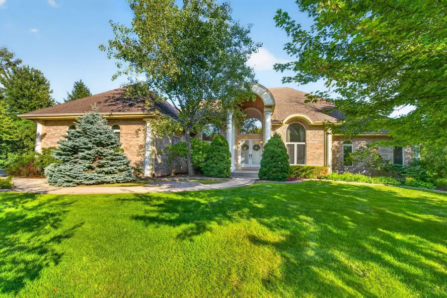 W213N5230 Golfview Dr, Menomonee Falls, WI 53051 - #2