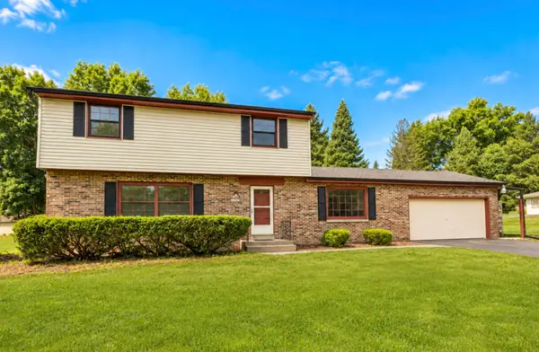 W213N10189 Beech Dr, Germantown, WI 53017