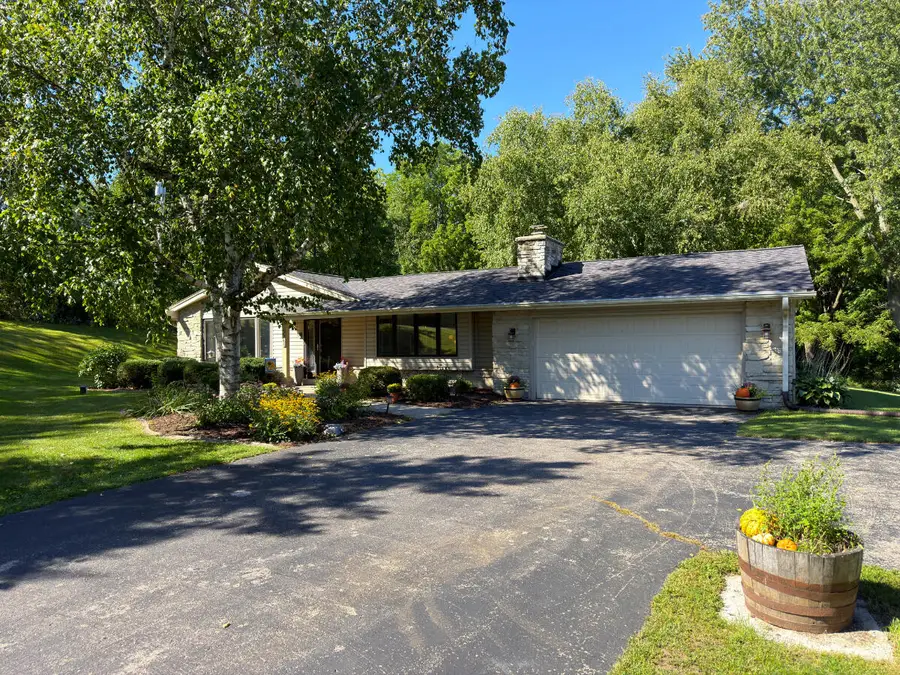 W240N4035 Swan Rd, Pewaukee, WI 53072 - #2