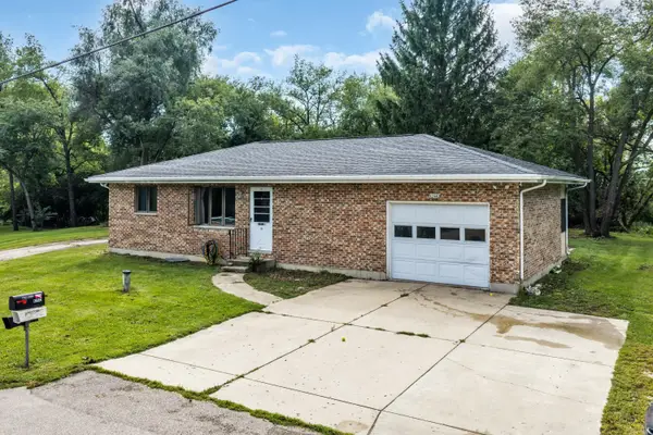 N2443 Giles Dr, Bloomfield, WI 53105