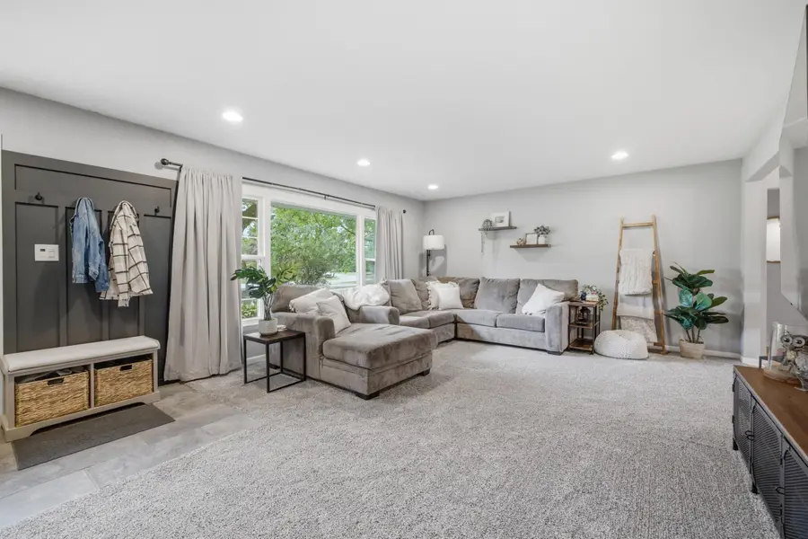 W154N8216 Valley View Dr, Menomonee Falls, WI 53051 - #3