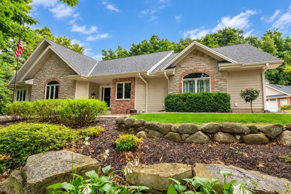 260 Glacial Dr, Slinger, WI 53086