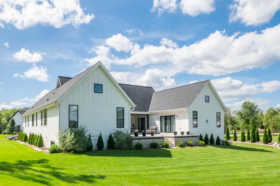S3754W274 Legend Clubs Ct, Waukesha, WI 53189 - #3