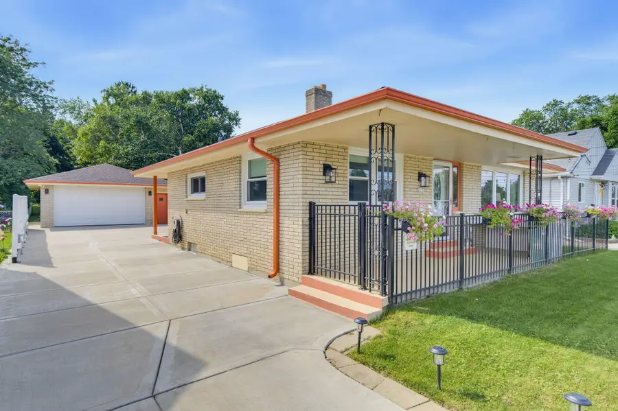 2035 E Howard Ave, Milwaukee, WI 53235 - #3