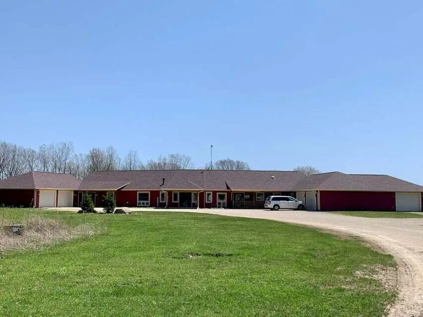 417 E 1st St, Waldo, WI 53093 - #1
