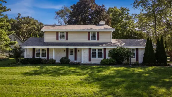 983 Chesterton Ct, Oconomowoc, WI 53066