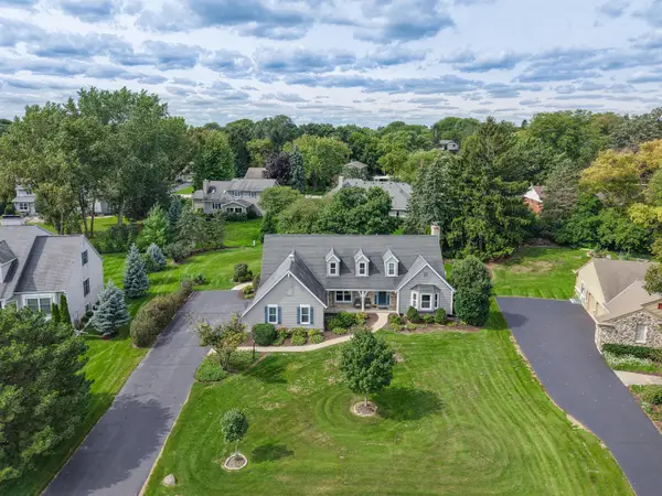 945 Gray Fox Dr, Brookfield, WI 53045