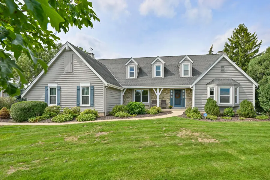 945 Gray Fox Dr, Brookfield, WI 53045 - #2
