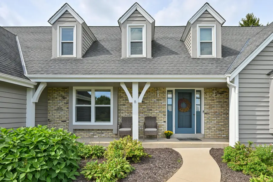945 Gray Fox Dr, Brookfield, WI 53045 - #3