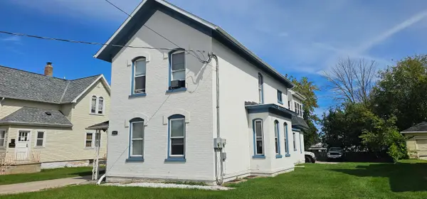 1117 S 8th St, Manitowoc, WI 54220