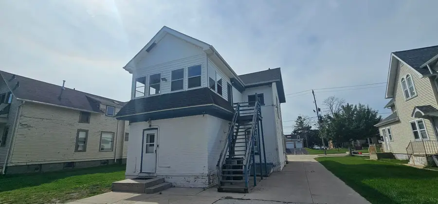 1117 S 8th St, Manitowoc, WI 54220 - #3