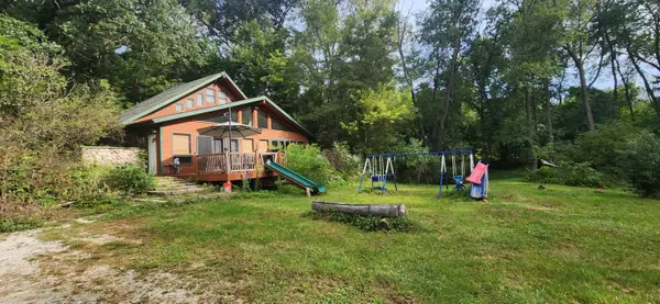 N6790 Tippecanoe Trl, Sugar Creek, WI 53121