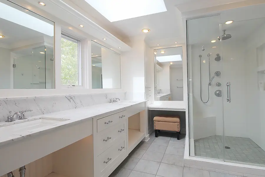 10205 N Kenilworth Cir, Mequon, WI 53092 - #3