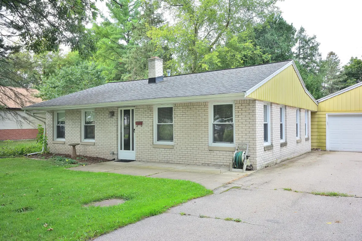 2415 N 3rd Ln, Summit, WI 53066 - #1