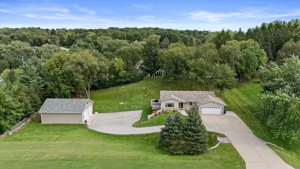 W255S6620 Oakdale Dr, Vernon, WI 53189