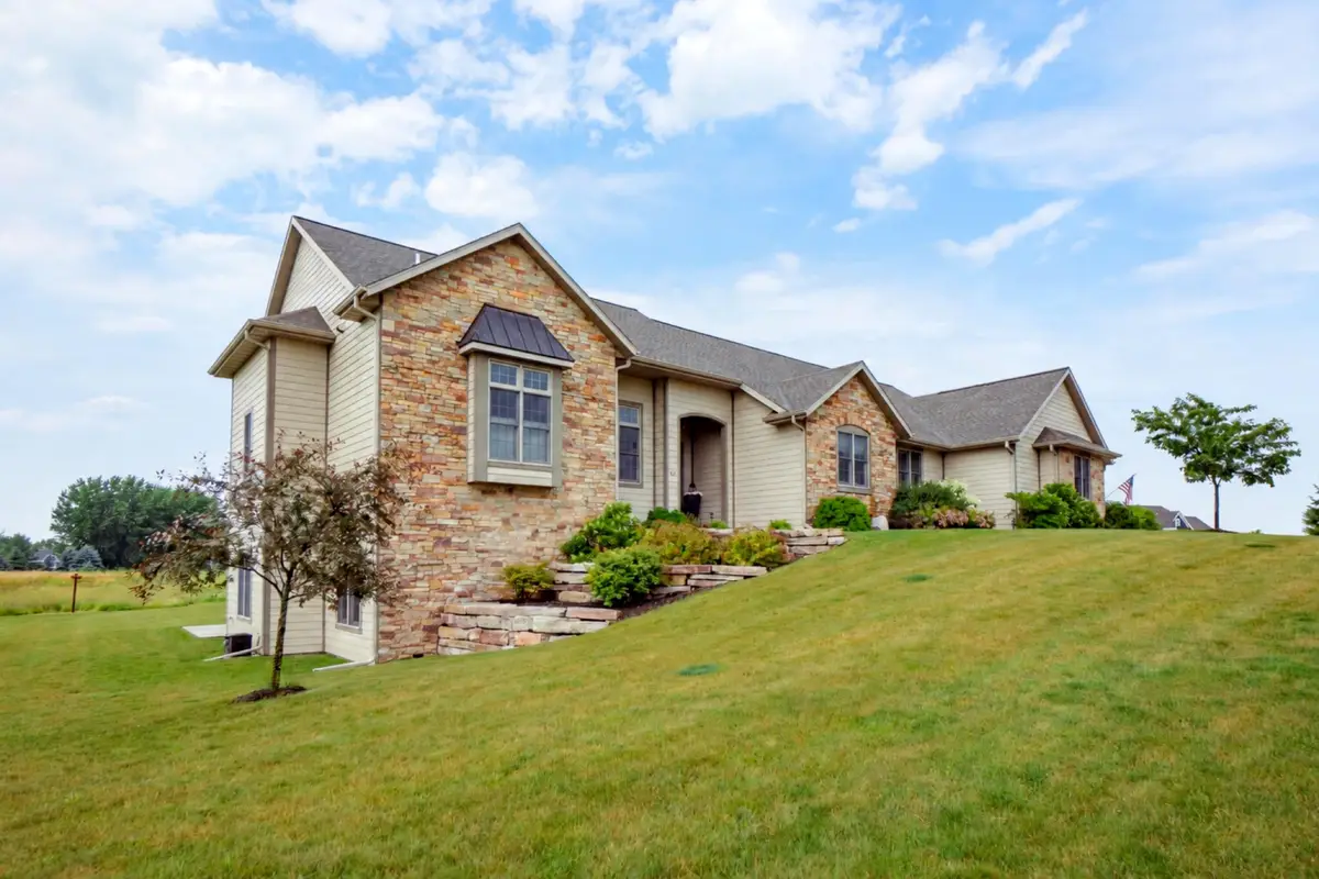 4268 S Woodcrest Ridge Dr, West Bend, WI 53095 - #1