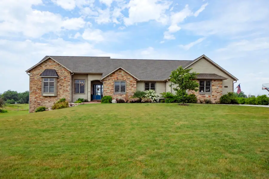 4268 S Woodcrest Ridge Dr, West Bend, WI 53095 - #2