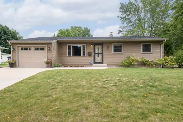 1261 Aldoro Dr, Waukesha, WI 53188