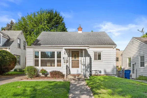 831 N 54th St, Milwaukee, WI 53208