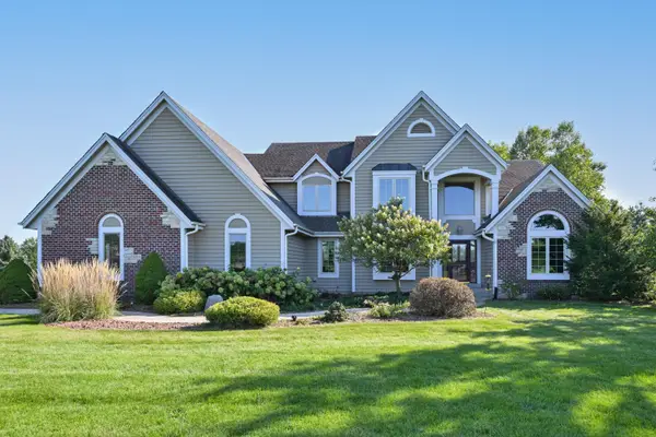 S88W34633 Nesting Ln, Eagle, WI 53119