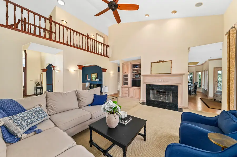 261 Steeple Pointe Cir, Delafield, WI 53018 - #3