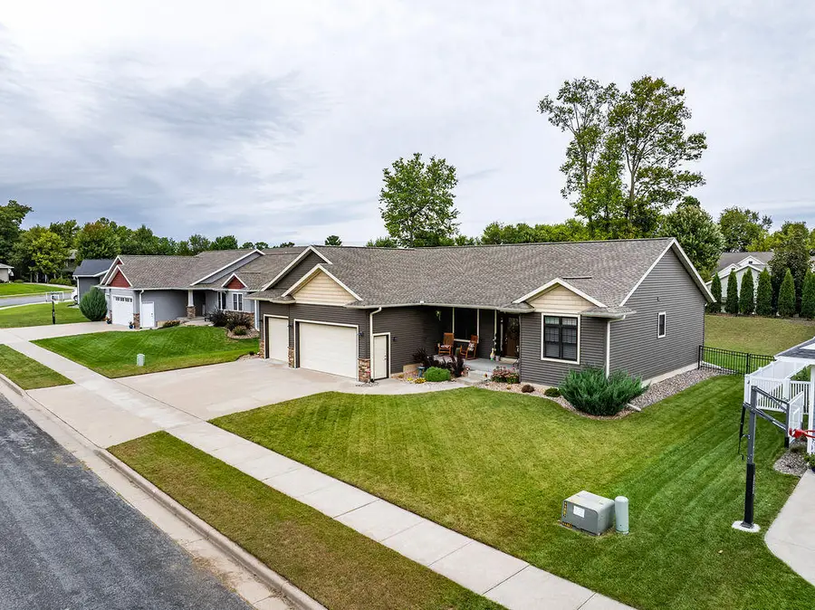 709 Deerwood St, Holmen, WI 54636 - #2