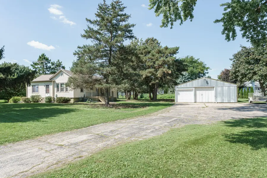 672 Milford St, Watertown, WI 53094 - #2