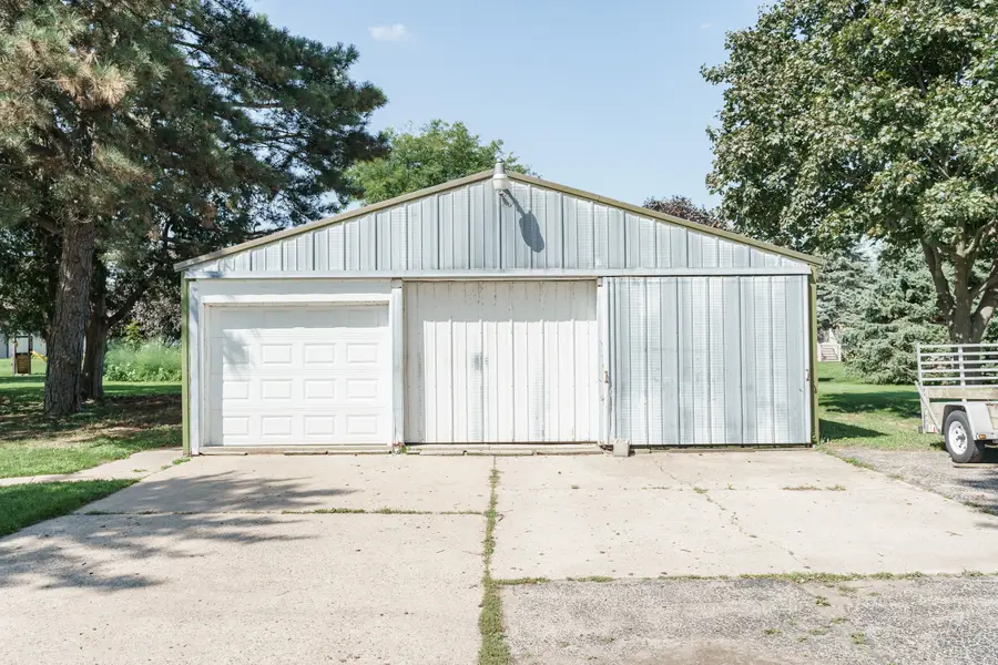 672 Milford St, Watertown, WI 53094 - #3