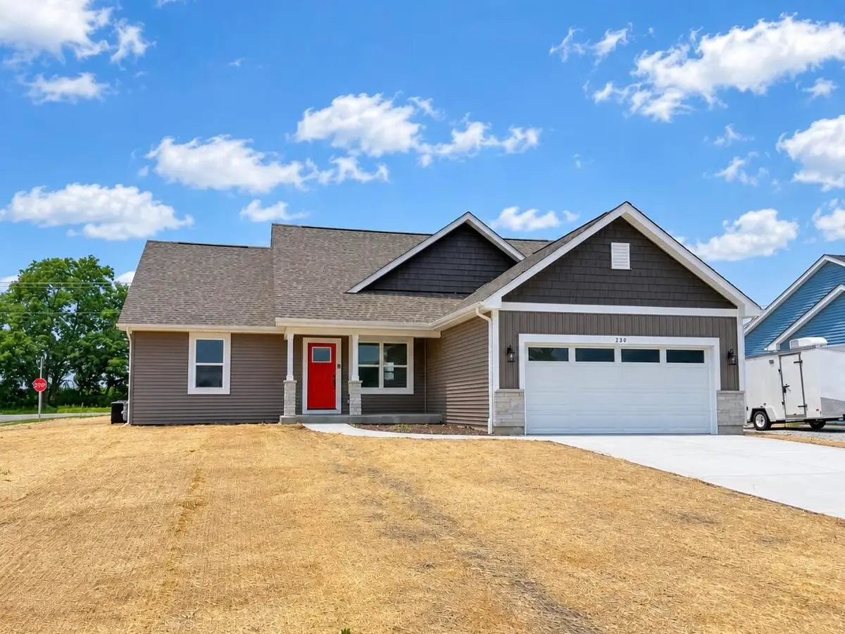 538 Arbor Ridge Dr, Delavan, WI 53115 - #1