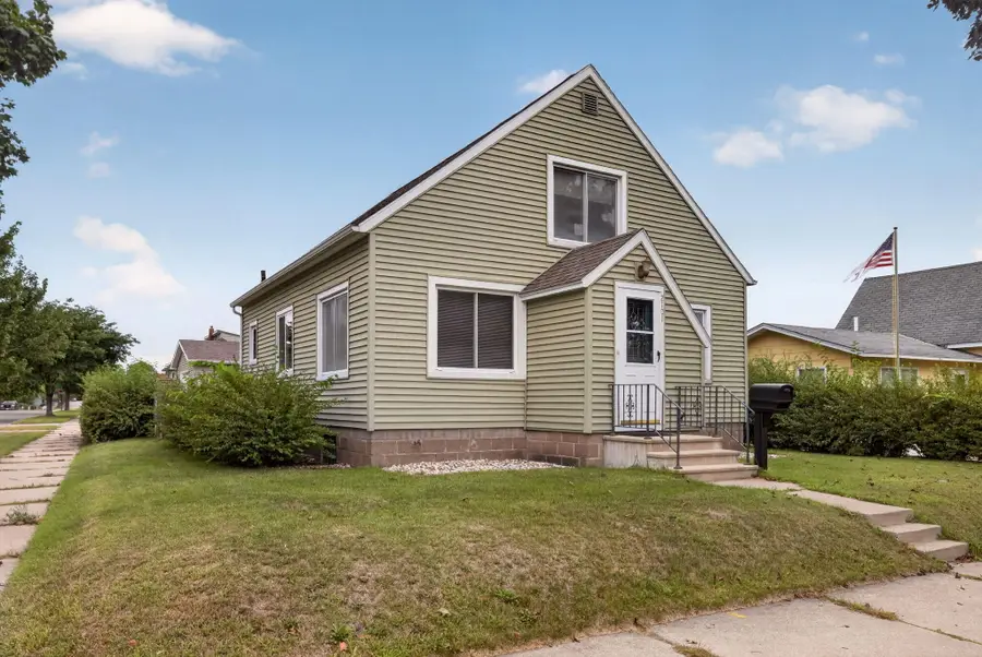 2101 Redfield St, La Crosse, WI 54601 - #2