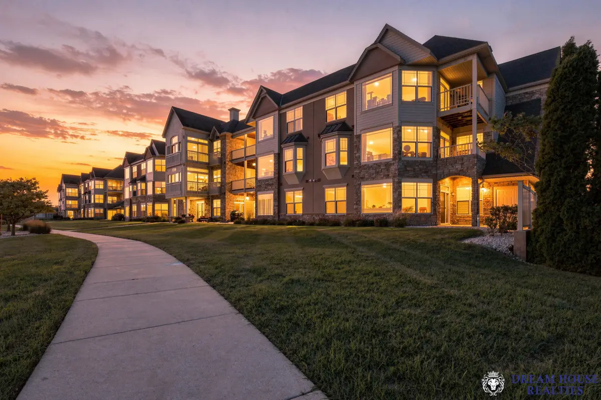 6955 S Riverwood Blvd, Franklin, WI 53132 - #1