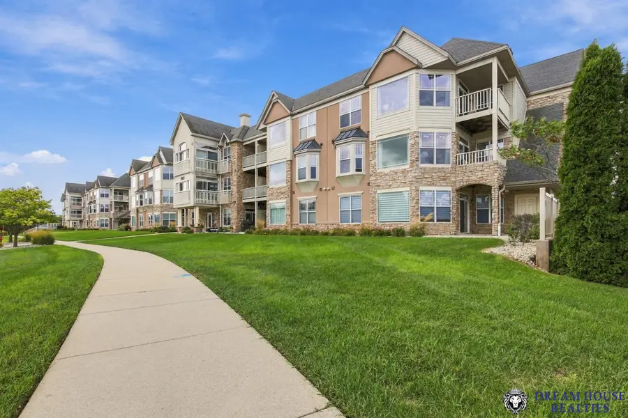 6955 S Riverwood Blvd, Franklin, WI 53132 - #2